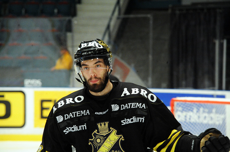 Närbild på en ishockeyspelare under HockeyAllsvenskan-säsongen 2026/2027